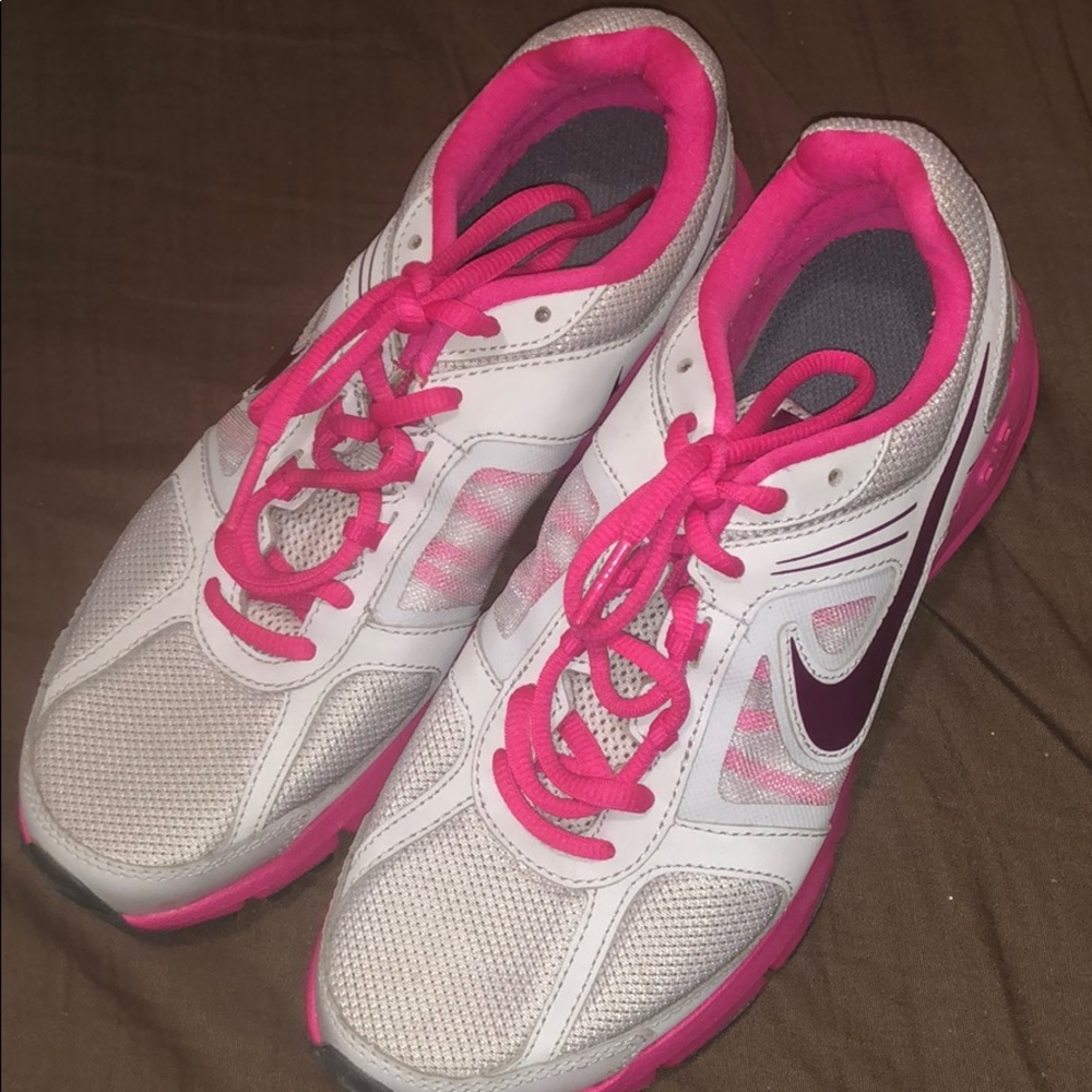 Nike tennis shoes